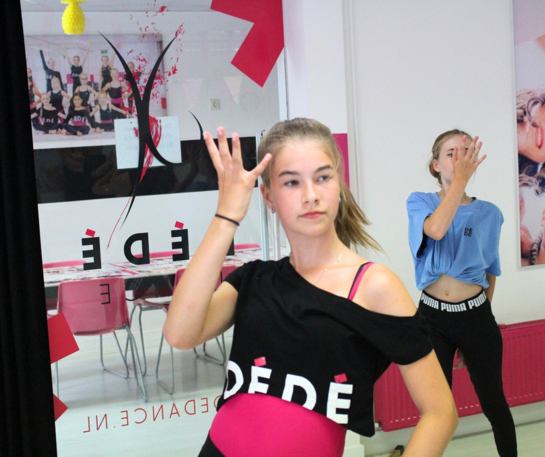 DeDe Dance HoliDe camps